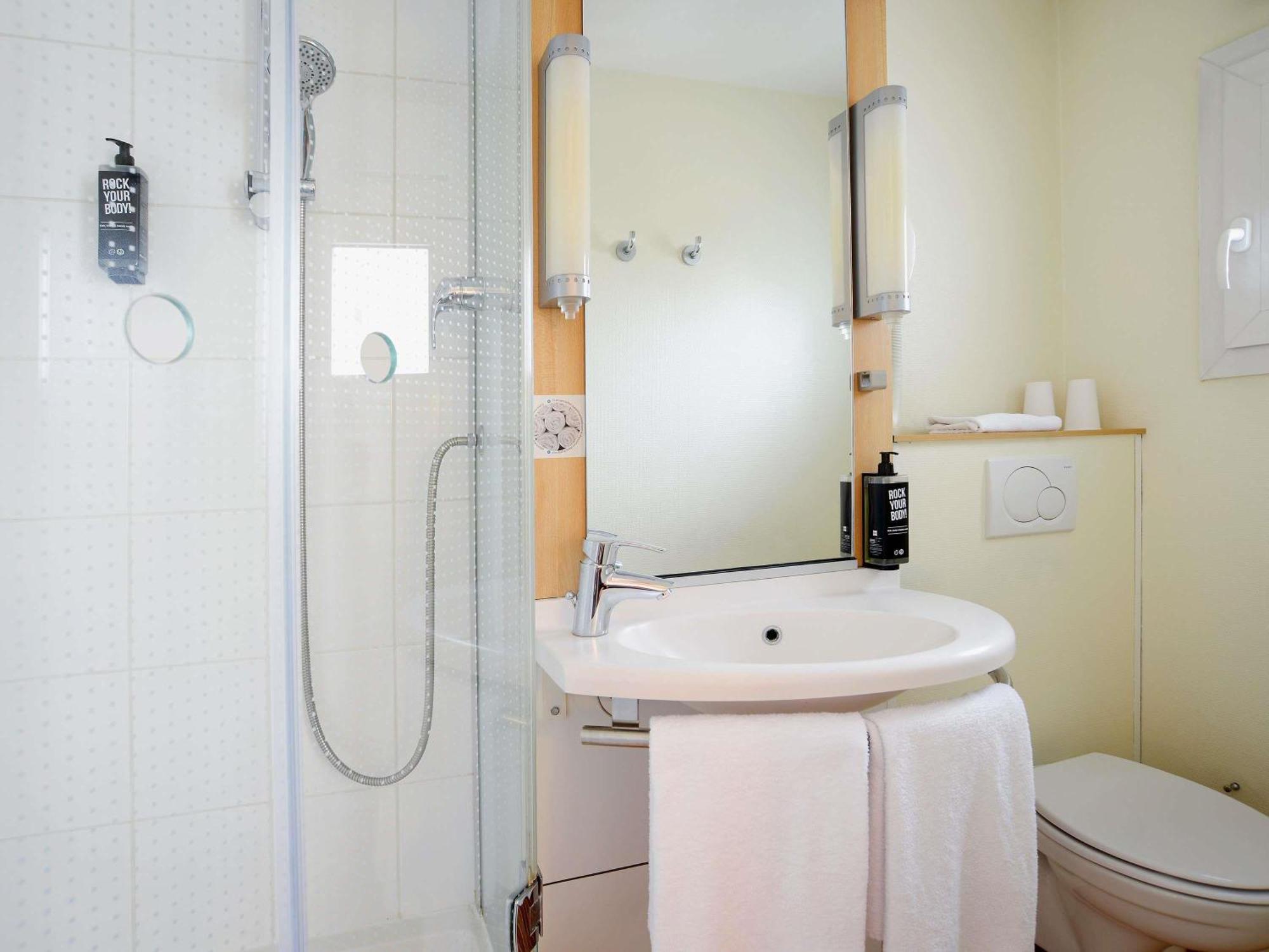 Standard Room 2 Zip-Beds